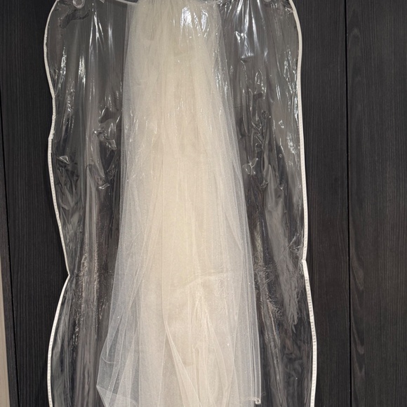 Brand New Toni Federici Wedding Veil – Never Worn - Picture 3 of 4